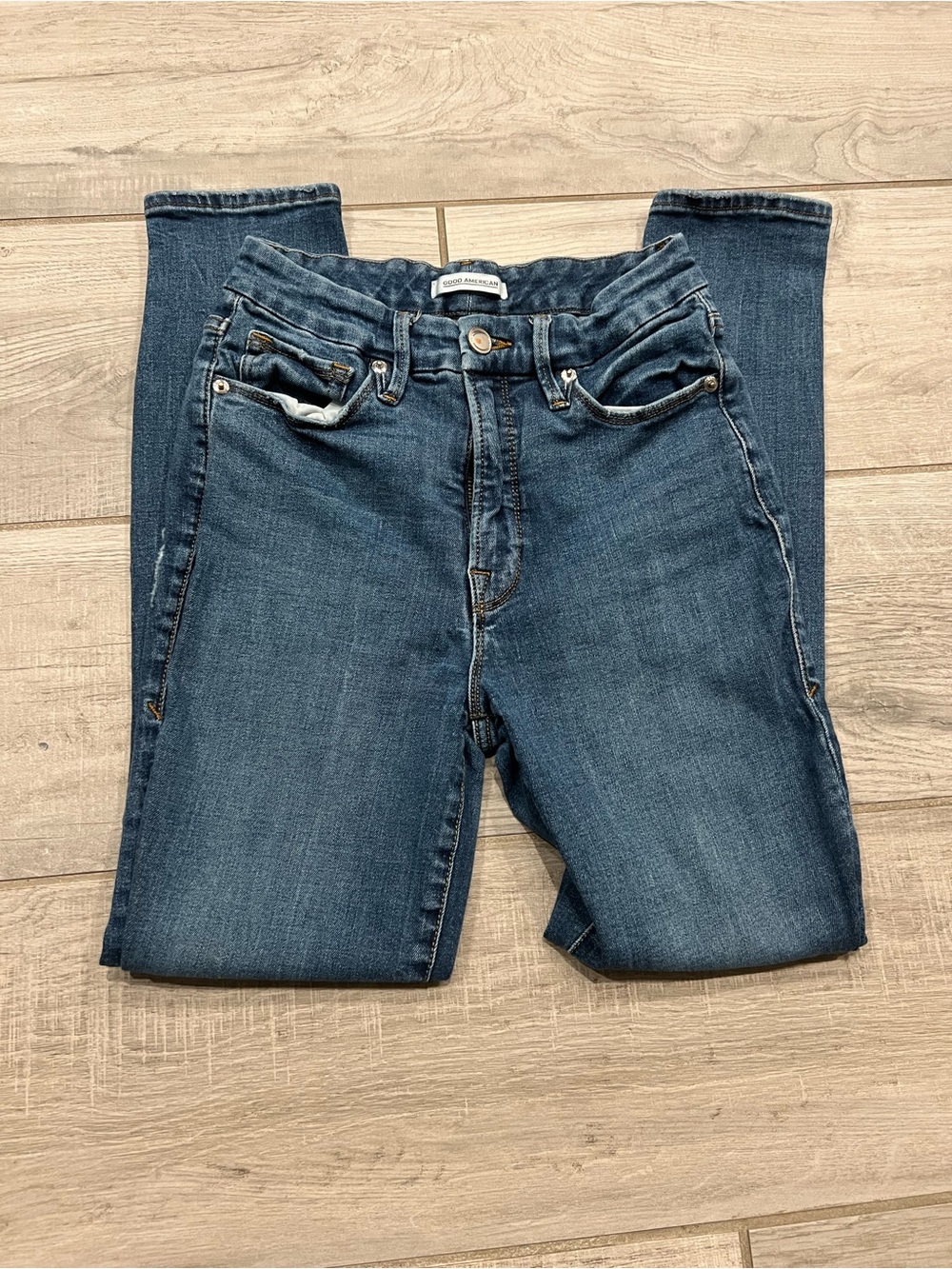 Good American Skinny Jeans in Dark Blue Wash